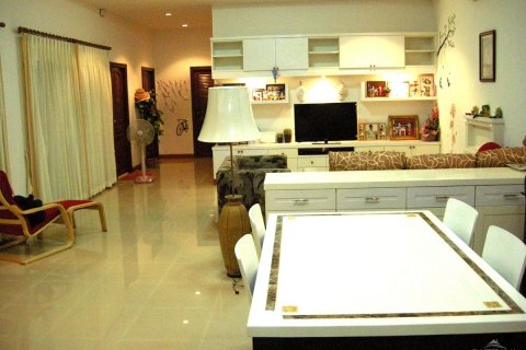 Casa de 3 dormitorios en Pattaya, Tailandia № 24052 - foto 15