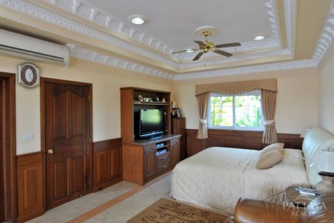 Casa de 5 dormitorios en Pattaya, Tailandia № 23417 - foto 14