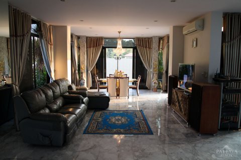 Casa de 4 dormitorios en Pattaya, Tailandia № 24169 - foto 7