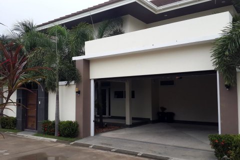 Casa de 4 dormitorios en Jomtien Beach, Pattaya, Tailandia № 24096