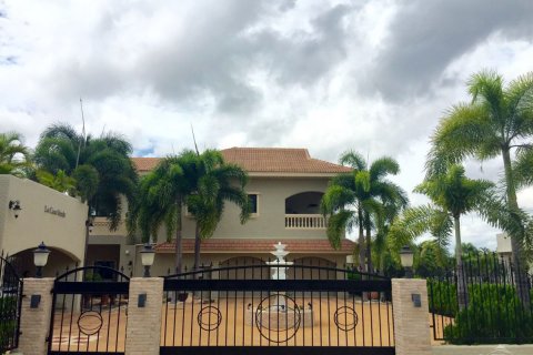 Casa de 6 dormitorios en Pattaya, Tailandia № 20166 - foto 3