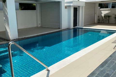 Casa de 5 dormitorios en Jomtien Beach, Pattaya, Tailandia № 22495 - foto 2