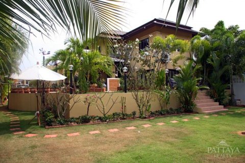 Casa de 4 dormitorios en Pattaya, Tailandia № 24381 - foto 7