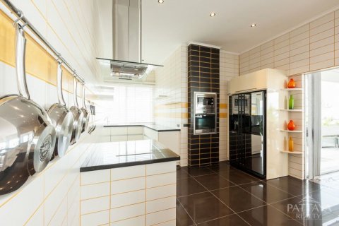 Condominio de 5 dormitorios en Pattaya, Tailandia № 23731