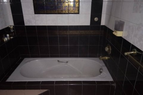 Casa de 4 dormitorios en Bangkok, Tailandia № 21931 - foto 9