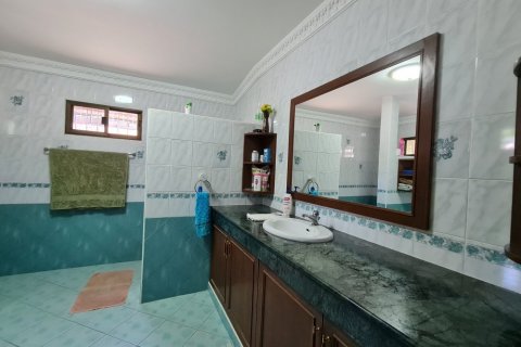 Casa de 4 dormitorios en Pattaya, Tailandia № 22375 - foto 18