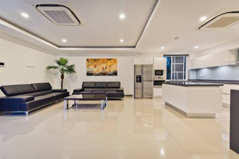 Casa de 5 dormitorios en Pattaya, Tailandia № 21797 - foto 15