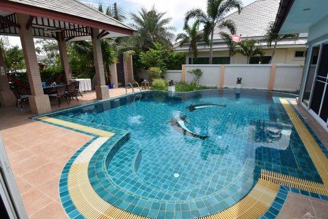 Casa de 4 dormitorios en Pattaya, Tailandia № 20842 - foto 2