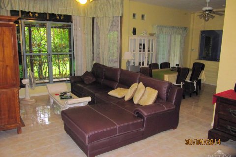 Casa de 3 dormitorios en Pattaya, Tailandia № 19926 - foto 12