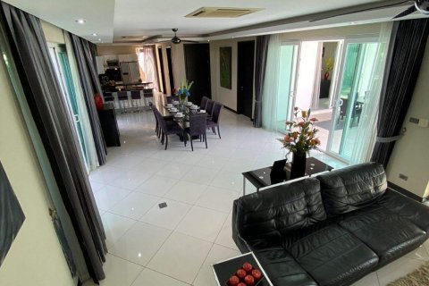 Casa de 5 dormitorios en Jomtien Beach, Pattaya, Tailandia № 22495 - foto 4