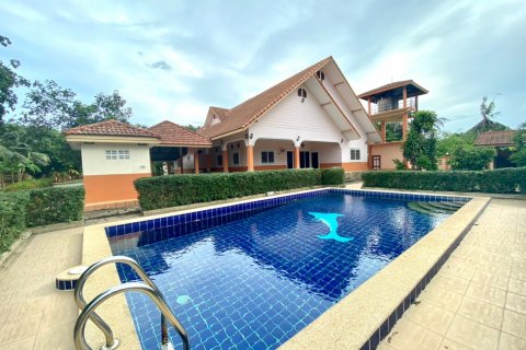 Casa de 4 dormitorios en Pattaya, Tailandia № 22374 - foto 25