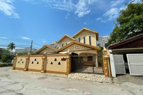 Casa de 4 dormitorios en Jomtien Beach, Pattaya, Tailandia № 22527 - foto 3