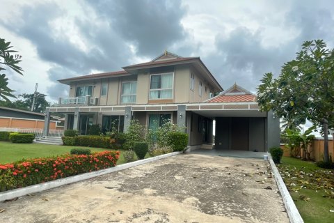 Casa de 4 dormitorios en Pattaya, Tailandia № 22410 - foto 11