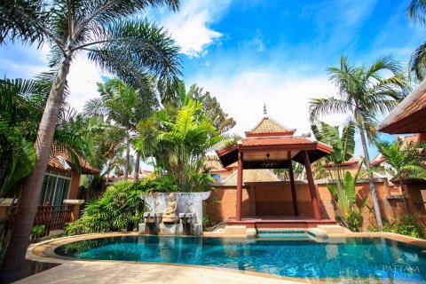 Casa de 5 dormitorios en Pattaya, Tailandia № 24360 - foto 6