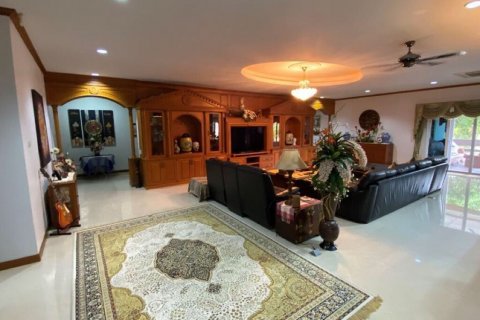 Casa de 4 dormitorios en Pattaya, Tailandia № 22339 - foto 4