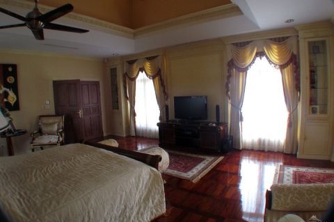 Casa de 4 dormitorios en Pattaya, Tailandia № 23444 - foto 15