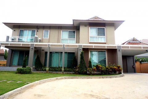Casa de 4 dormitorios en Pattaya, Tailandia № 20795 - foto 3