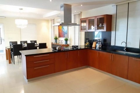 Casa de 5 dormitorios en Pattaya, Tailandia № 22133 - foto 9