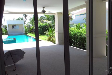 Casa de 3 dormitorios en Pattaya, Tailandia № 24265 - foto 14