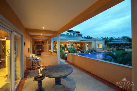 Casa de 5 dormitorios en Pattaya, Tailandia № 23797 - foto 29