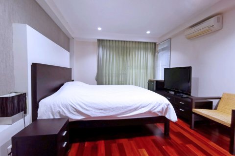 Casa de 4 dormitorios en Pattaya, Tailandia № 22575 - foto 2
