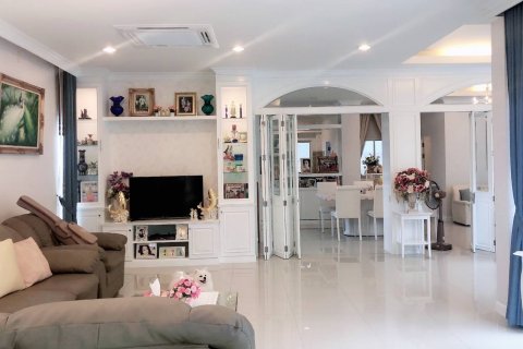 Casa de 4 dormitorios en Pattaya, Tailandia № 22252 - foto 28