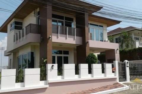 Casa de 4 dormitorios en Pattaya, Tailandia № 21451