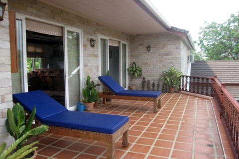 Casa de 4 dormitorios en Pattaya, Tailandia № 22891 - foto 26