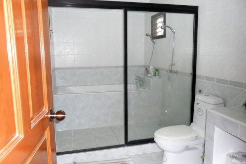 Casa de 3 dormitorios en Pattaya, Tailandia № 23540