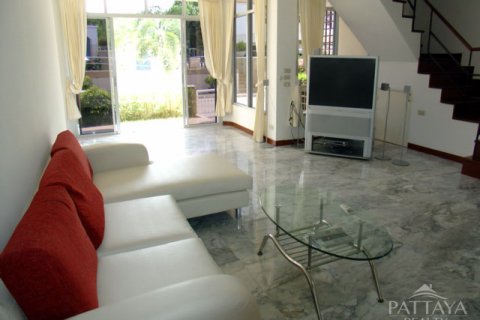 Casa de 3 dormitorios en Pattaya, Tailandia № 23211