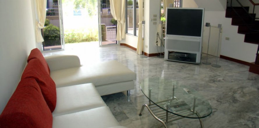 Casa de 3 dormitorios en Pattaya, Tailandia № 23211