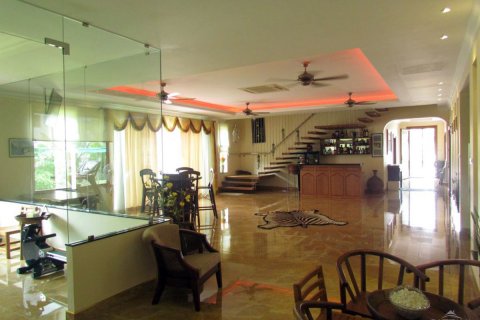 Casa de 4 dormitorios en Pattaya, Tailandia № 20514 - foto 21