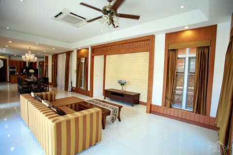 Casa de 5 dormitorios en Pattaya, Tailandia № 24357 - foto 14
