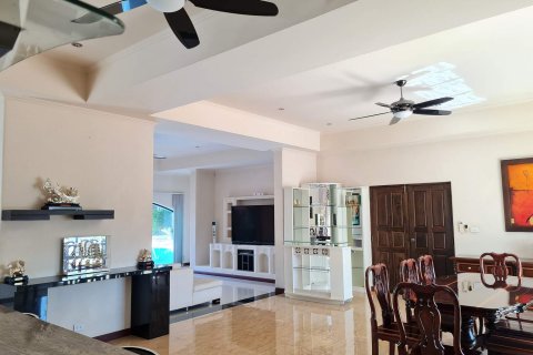 Casa de 6 dormitorios en Pattaya, Tailandia № 22401 - foto 30