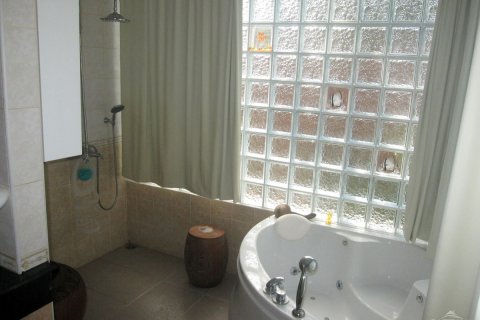 Casa de 4 dormitorios en Pattaya, Tailandia № 22891 - foto 17