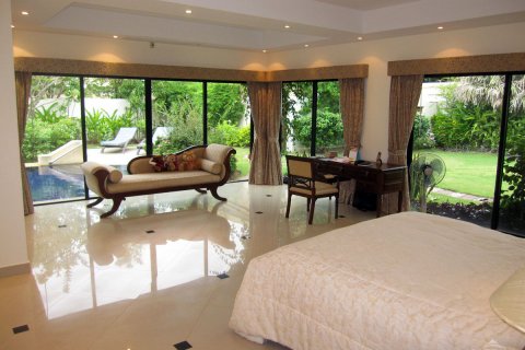 Casa de 4 dormitorios en Jomtien Beach, Pattaya, Tailandia № 23017 - foto 19