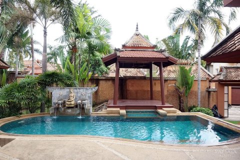Casa de 5 dormitorios en Pattaya, Tailandia № 24360 - foto 11