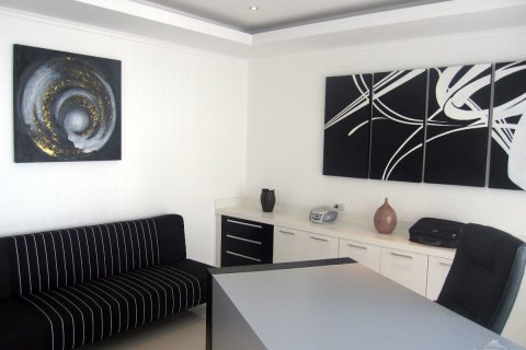 Casa de 4 dormitorios en Pattaya, Tailandia № 22599 - foto 12