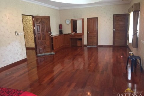 Casa de 4 dormitorios en Pattaya, Tailandia № 21631 - foto 4