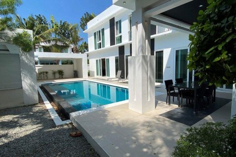 Casa de 5 dormitorios en Jomtien Beach, Pattaya, Tailandia № 22495 - foto 19