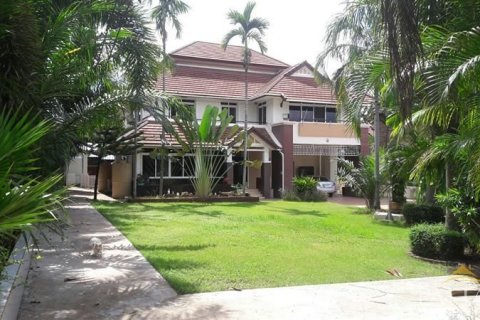 Casa de 5 dormitorios en Pattaya, Tailandia № 21319