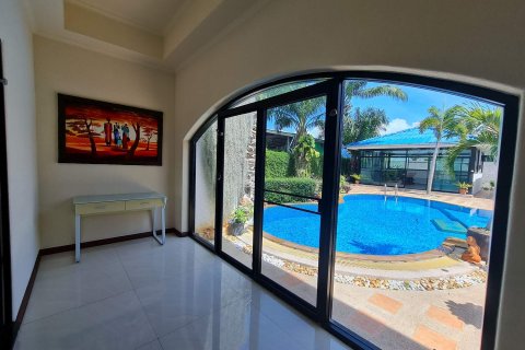 Casa de 6 dormitorios en Pattaya, Tailandia № 22401 - foto 8