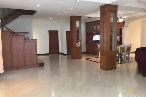 Casa de 4 dormitorios en Pattaya, Tailandia № 21631 - foto 16