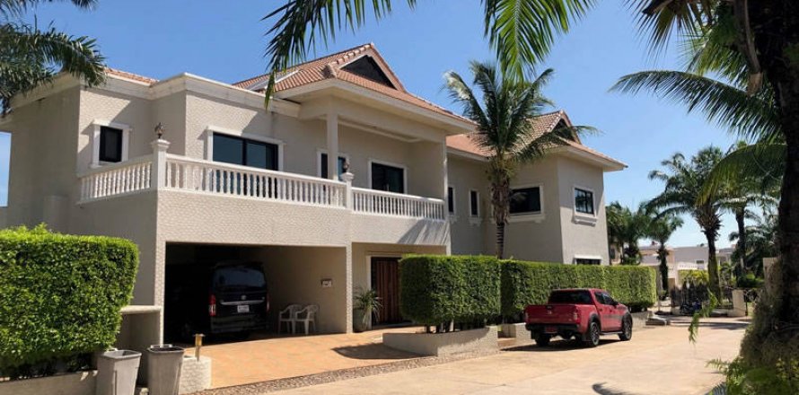 Casa de 4 dormitorios en Pattaya, Tailandia № 21995