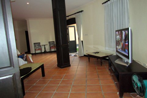 Casa de 4 dormitorios en Pattaya, Tailandia № 24068 - foto 24