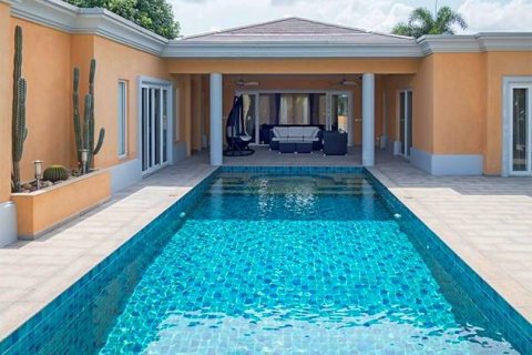Casa de 5 dormitorios en Pattaya, Tailandia № 22133 - foto 18