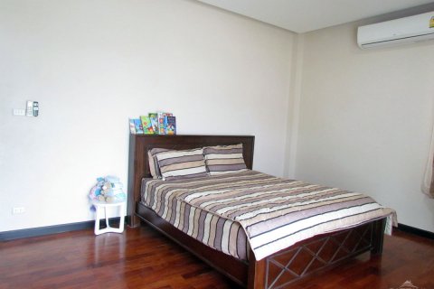 Casa de 3 dormitorios en Pattaya, Tailandia № 20273 - foto 15