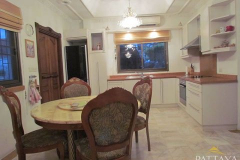 Casa de 4 dormitorios en Pattaya, Tailandia № 21626 - foto 28