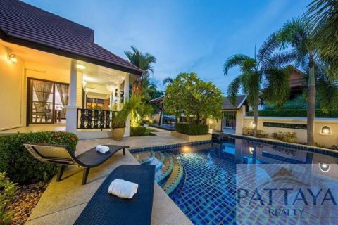 Casa de 4 dormitorios en Pattaya, Tailandia № 21135 - foto 2