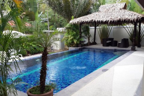 Casa de 4 dormitorios en Jomtien Beach, Pattaya, Tailandia № 24096 - foto 15